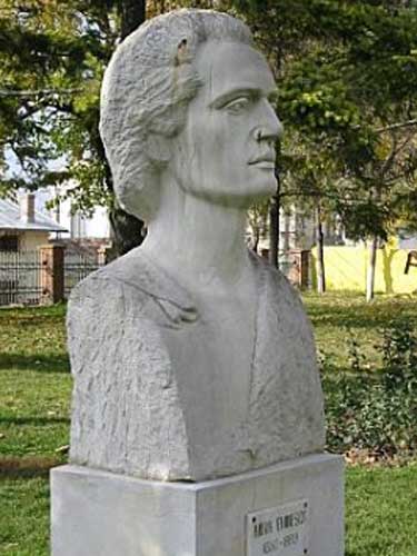 Foto statuie Eminescu 