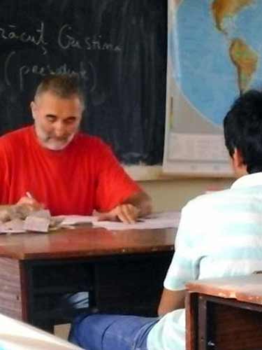 Profesor la calsa (c) eMM.ro