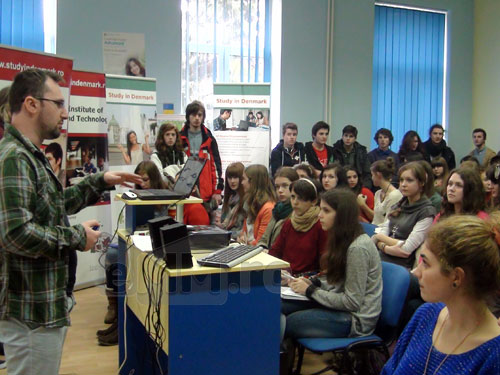 Foto: Caravana Ofertelor Educationale - Baia Mare (c) eMaramures.ro