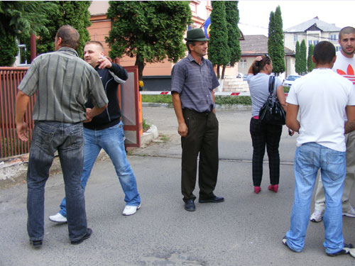 Foto eliberare din arest grup Viseu de Sus - Coman (c) eMaramures.ro