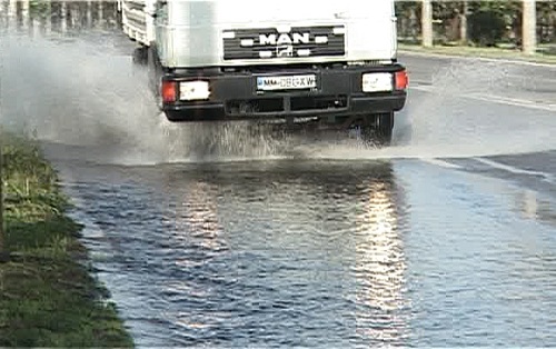 Inundatie pe bulevardul Independentei (c) eMM.ro