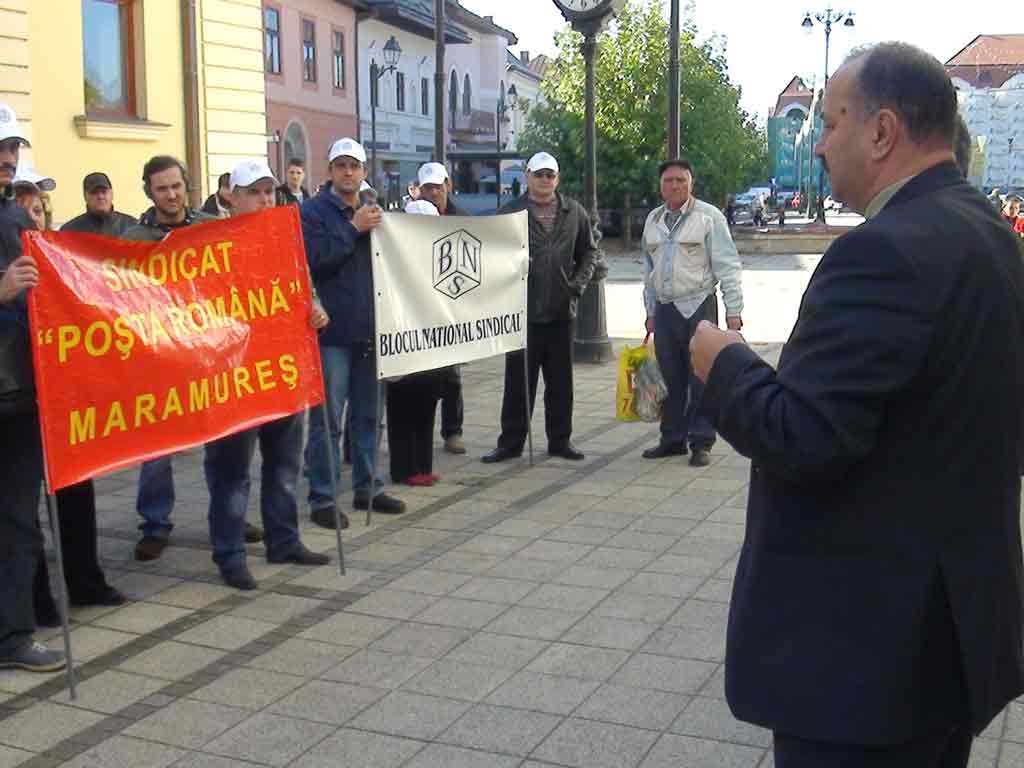 Foto protest Cartel Alfa Maramures - sediu UDMR (c) eMaramures.ro