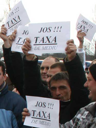 Foto: proteste taxa auto (c) eMaramures.ro