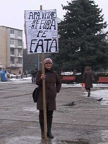 Foto: protest facturi apa (c) eMaramures.ro