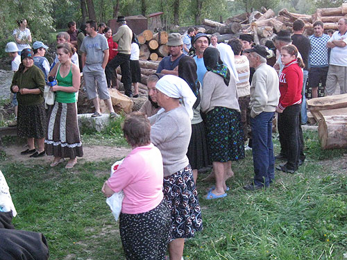 Foto crima Salistea de Sus - oamenii din sat (c) eMaramures.ro