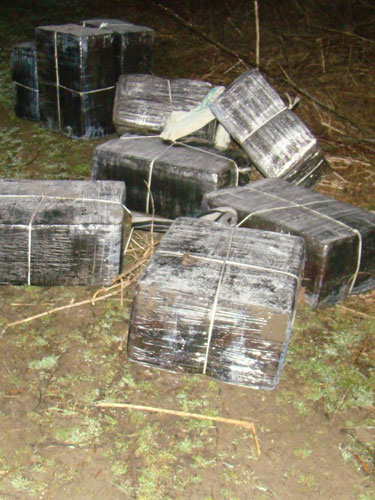 Foto: colete tigari de contrabanda - Maramures