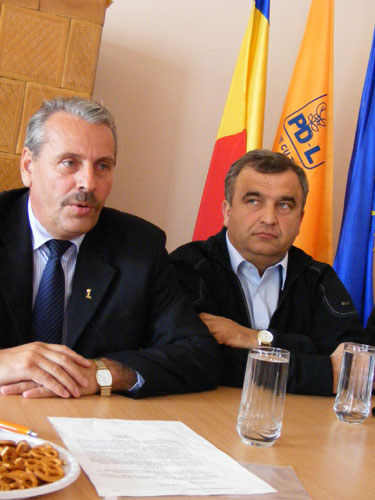 Mircea Man si primarul din Ioan Stegeran (c) eMM.ro
