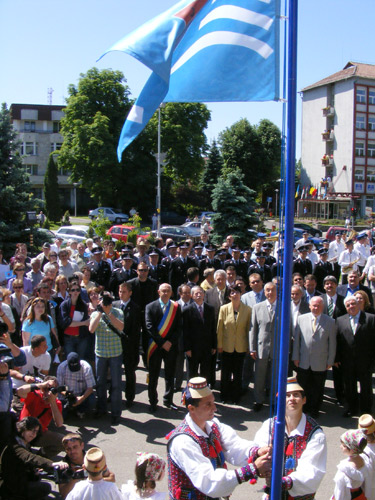 Tariceanu, Baia Mare, inaltare steag