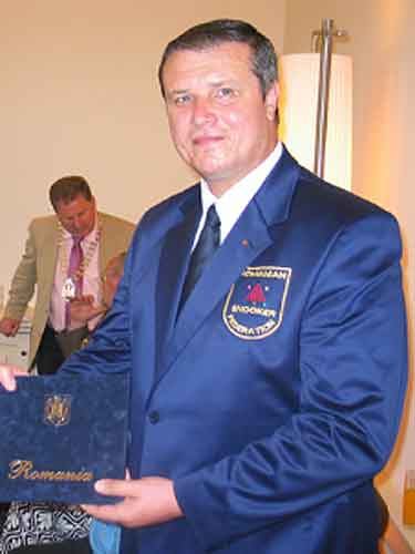 Francis Toba (C) snooker.ro