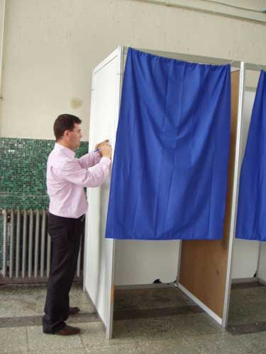 Foto cabina de vot - Baia Mare (c) eMaramures.ro