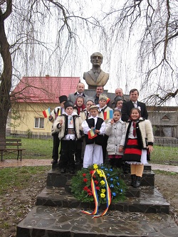 Dorul Ioan Dancus l-a cinstit pe Ilie Lazar (c) eMM.ro