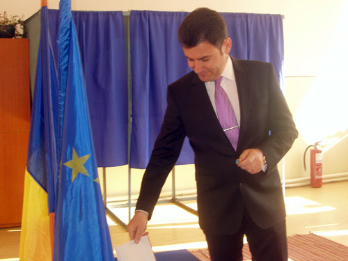 Mircea Dolha la vot (c) eMM.ro