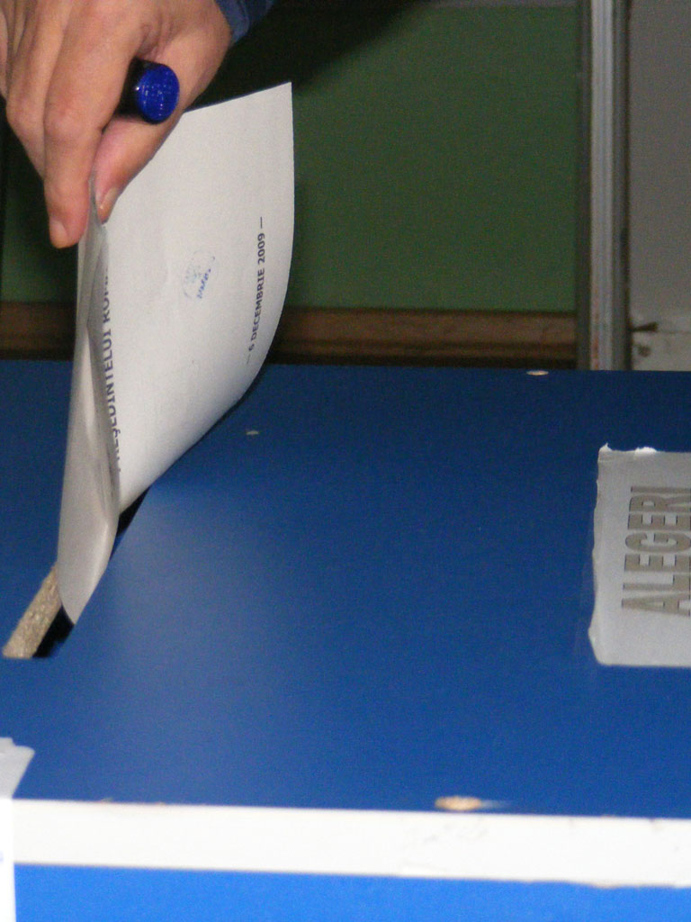 Foto alegeri - vot in urna (c) eMaramures