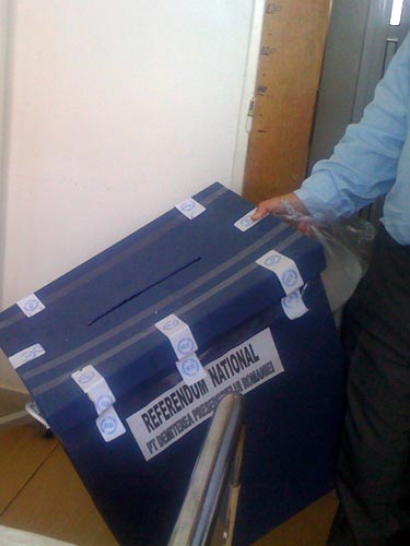 Foto: referendum - urna mobila (c) eMaramures.ro