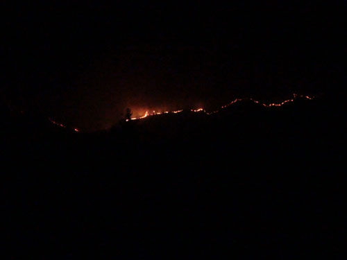 Foto Foc pe Gutai vazut din Cavnic (c) eMM.ro