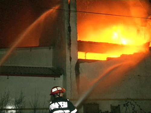 Foto incendiu fabrica (c) eMM.ro
