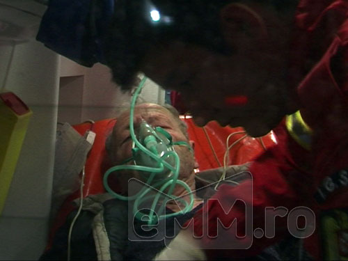 Foto: incendiu strada Lunci, Baia Mare - victima in SMURD (c) eMaramures.ro