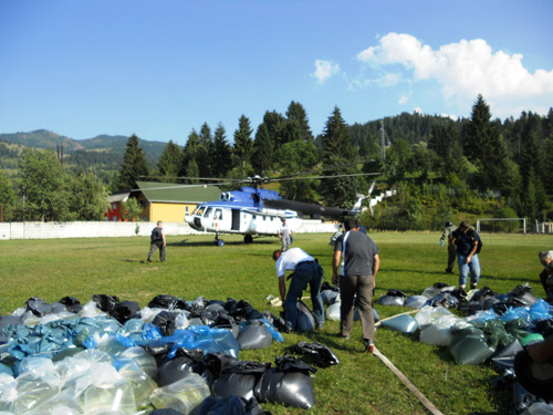 Foto: elicopter la Baia Borsa - incendiu padure