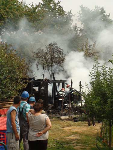 Foto: Incendiu bucatarie de vara Tautii Magheraus (c) eMaramures.ro