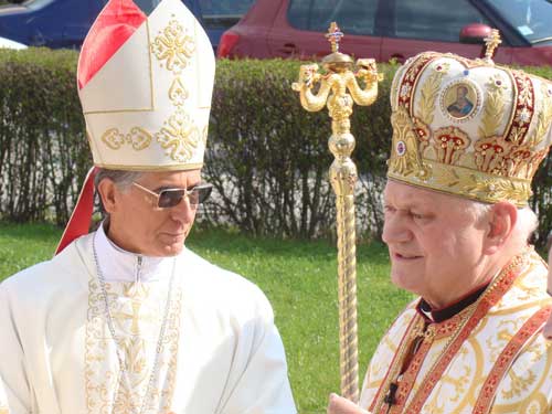 Foto inmormantare episcop (c) eMaramures.ro