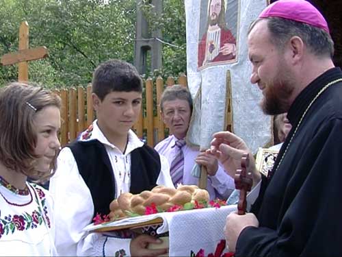 Episcopul Vasile Bizau, la hramul Manastirii Sf. Maria din Baia Mare (c) eMM.ro