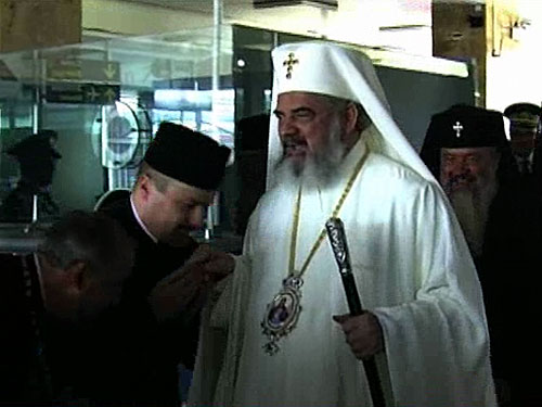 Foto: Patriarhul Daniel in Maramures - aeroport (c) eMaramures.ro