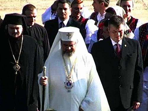 Foto: Patriarhul Daniel in Maramures - aeroport (c) eMaramures.ro