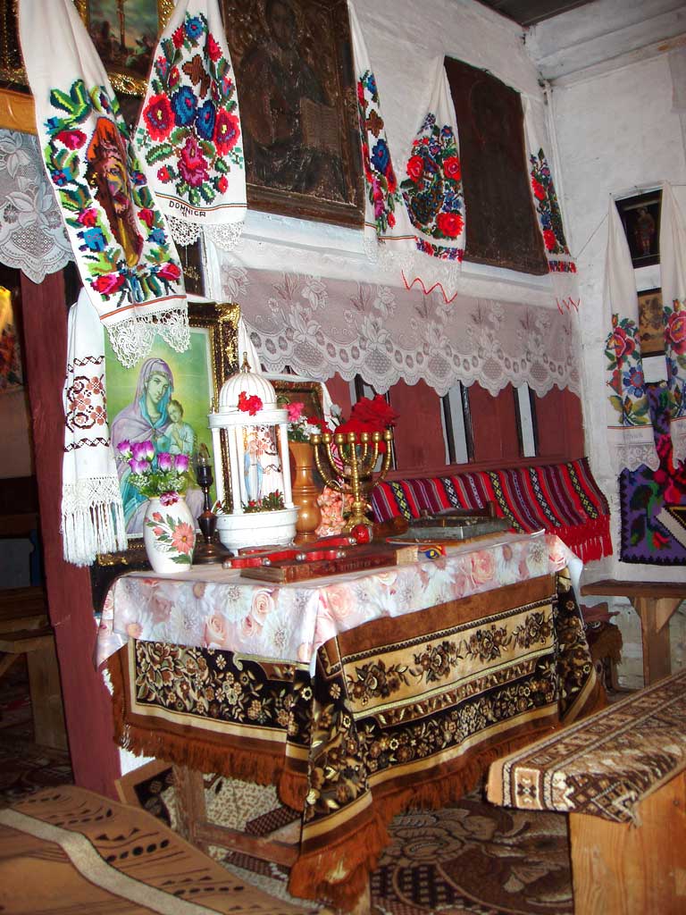 Foto interior Biserica UNESCO Plopis (c) eMaramures.ro