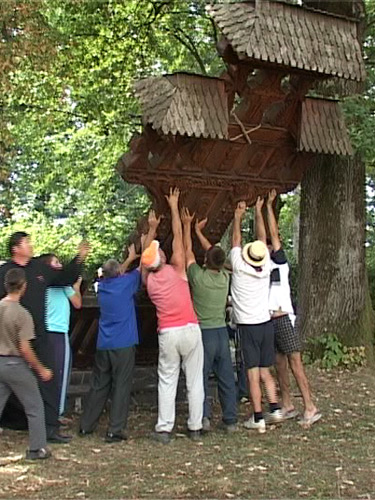 Foto: evacuare biserica din Sisesti (c) eMaramures.ro