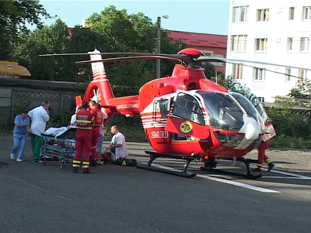 FOTO - Pacient preluat de elicopterul SMURD (c) eMM.ro