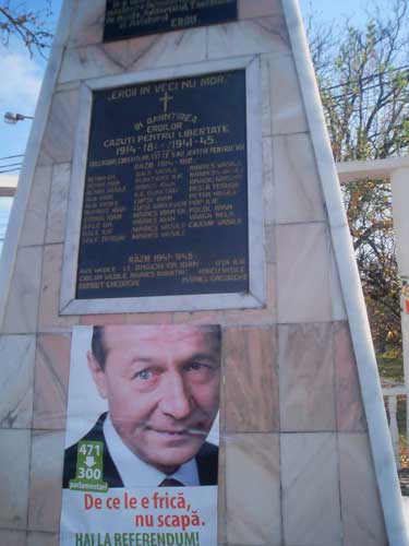 Foto afisaj ilegal - Traian Basescu (c) eMM.ro