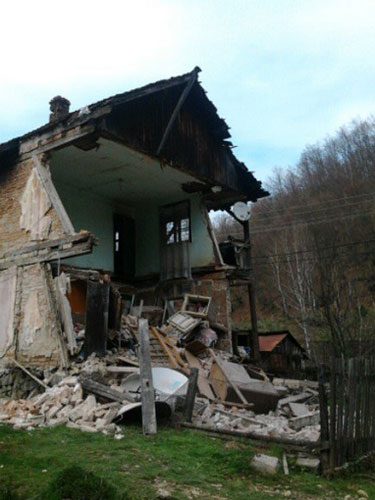 Foto: bloc prabusit (c) eMaramures.ro