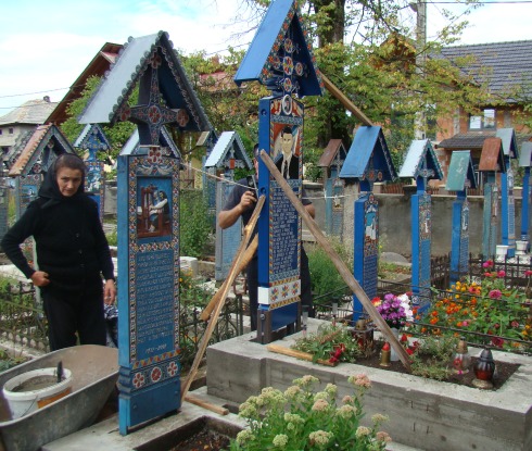 cimitirul vesel eMM.ro