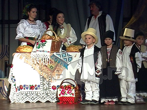 Foto: traditii - colindatori in Baia Mare - Festival traditii de iarna (c) eMaramures.ro