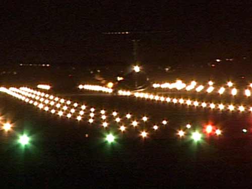 Aeroportul Baia Mare noaptea (c) eMM.ro