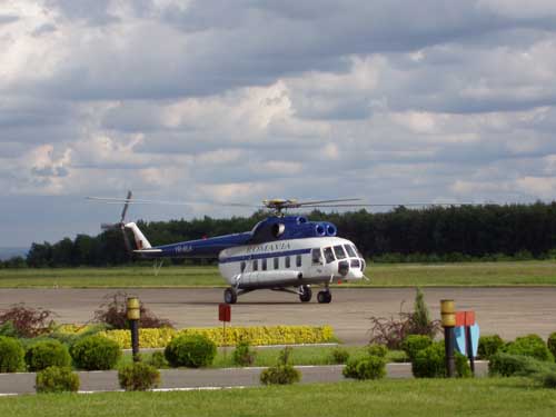 Foto elicopter pe Aeroportul Baia Mare (c) eMaramures.ro