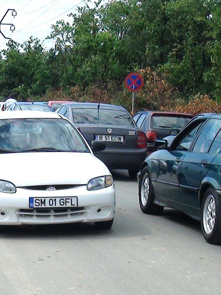 Foto: masini in trafic (c) eMaramures.ro