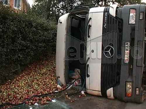 Foto: accident Copalnic Manastur - TIR rasturnat (c) eMaramures.ro
