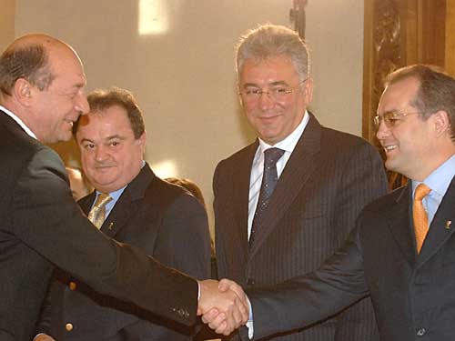 Foto Emil Boc si Traian Basescu