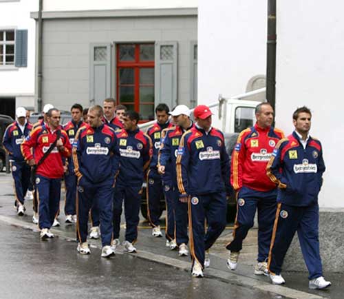 Tricolorii, la plimbarea de dinaintea meciului cu Franta - EURO 2008 (c) FRF