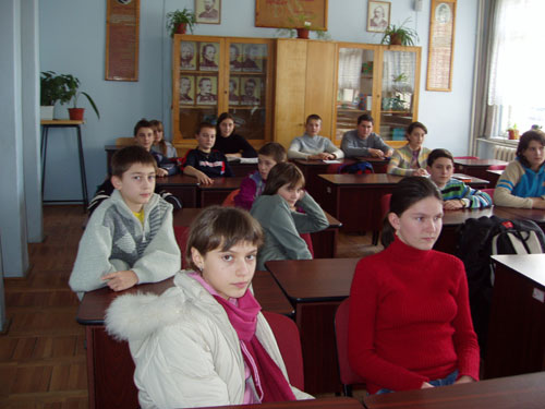 Foto elevi in banci (c) eMM.ro