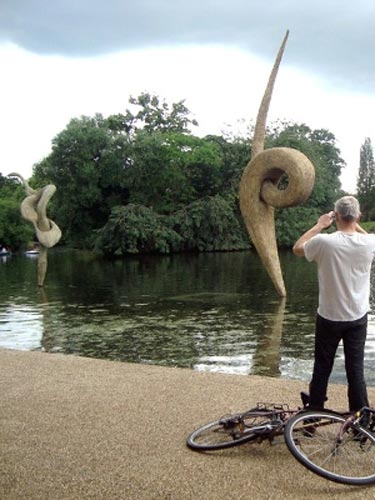Foto: sculpturi din fan organic realizate de clujeanul Erno Bartha (c) icr-london.co.uk