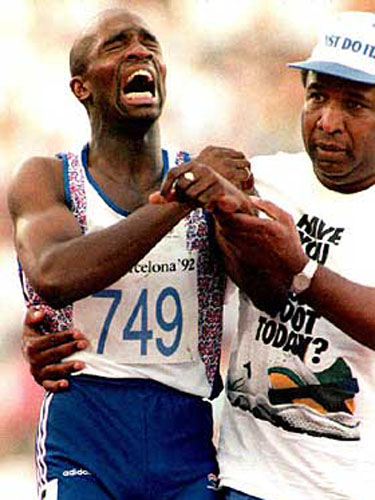 Foto: Derek Redmond si tatal lui (c) virginmedia.com