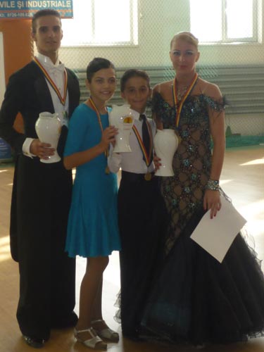 Foto: perechile "galactice" de pe locul 1 (c) Galactic Dance Baia Mare