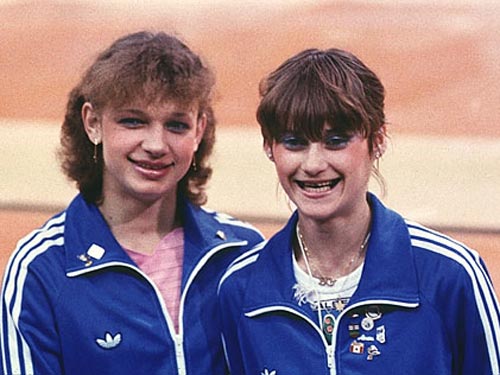 Foto: Rodica Dunca si Nadia Comaneci (c) Copyright 1981 Tom Theobald