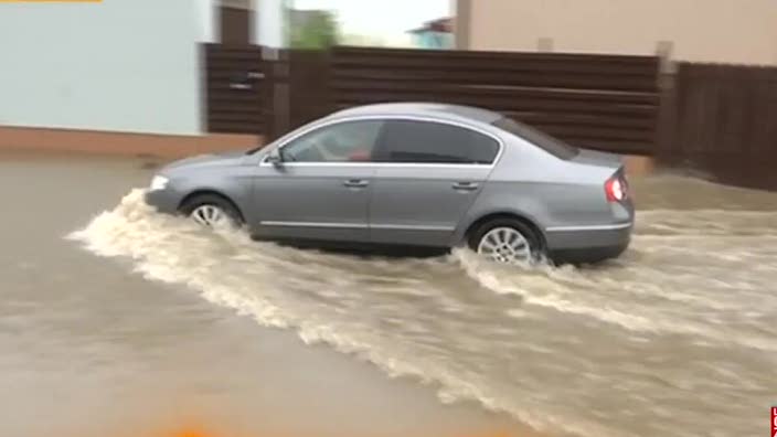 Ploaia a făcut prăpăd. Circulația a fost oprită!