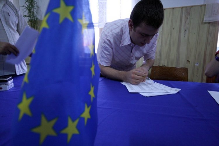 Desfășurarea procesului electoral al alegerilor europarlamentare  și al referendumului național