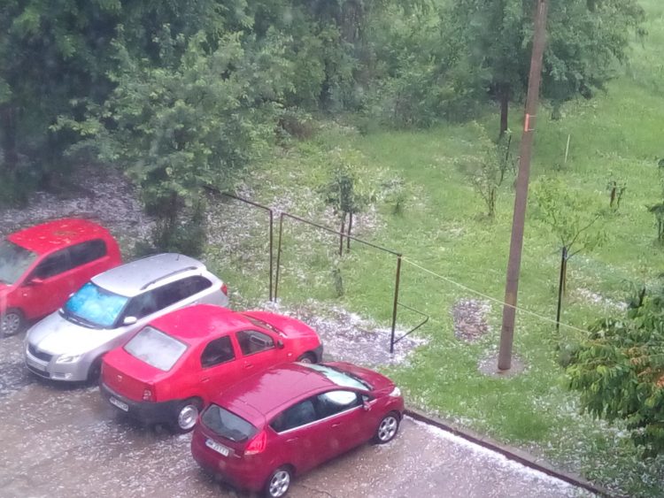 Imagini apocaliptice în Maramureș. Furtuna și grindina au făcut prăpăd – FOTO