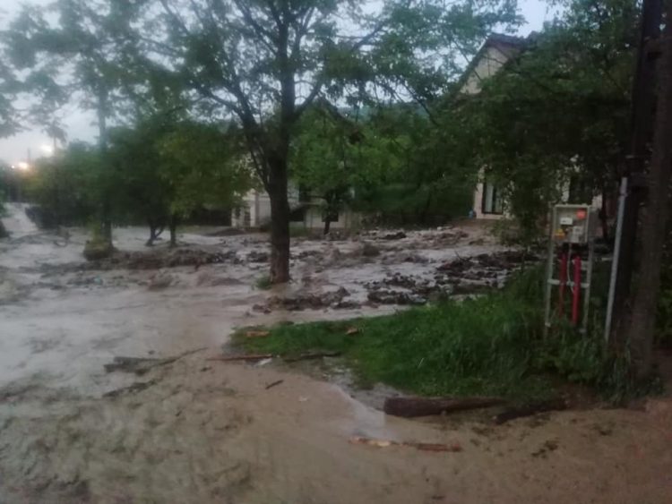 Dezastru la Vișeu de Sus. Zeci de gospodării sunt inundate – FOTO