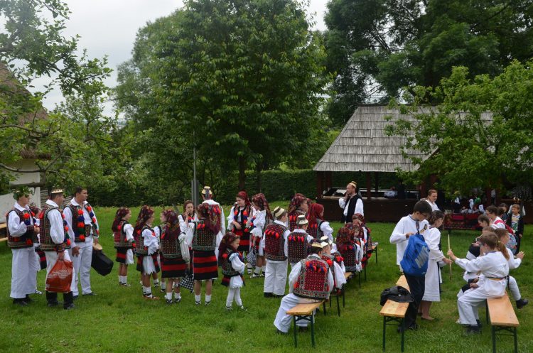 ”Învață și du mai departe”, eveniment în cadrul „Școlii Rădăcinilor Străbune” – FOTO